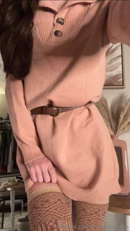 Strip tease out of my Thanksgiving day outfit 😏 Thigh high s..