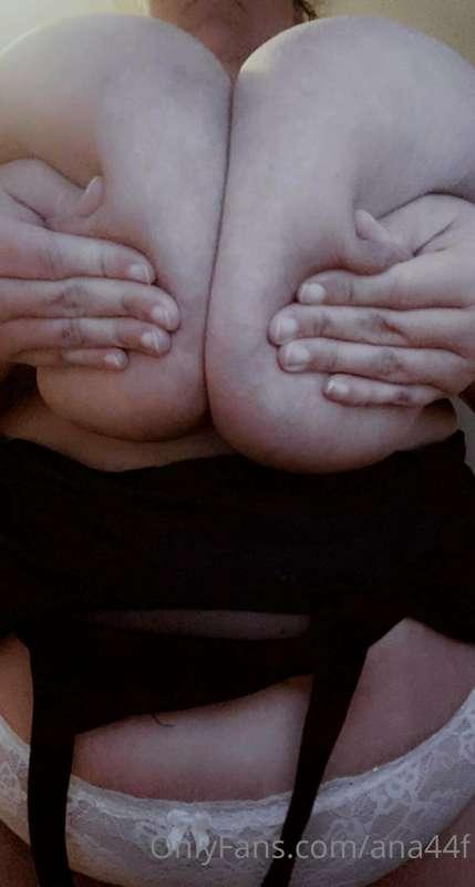 Happy Titty Tuesday my big dick babies 😘