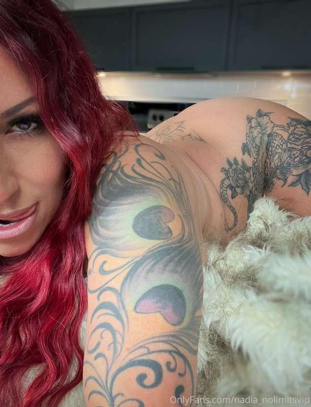 Viens me rejoindre sur ma fourrure 😈 come and lay down on th..
