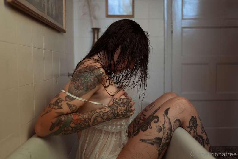 The water’s hot… but I’m hotter.Come dip your fingers in tem..