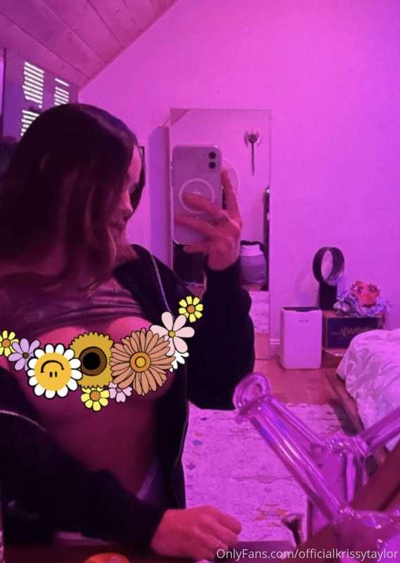 It’s Tuesday so I had to post some tiddies 😜💕 unlock this po..