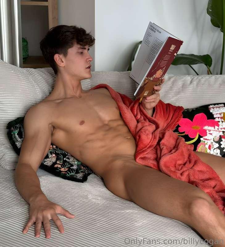 Just me, my thoughts, and a little bit of exposure 📖💦