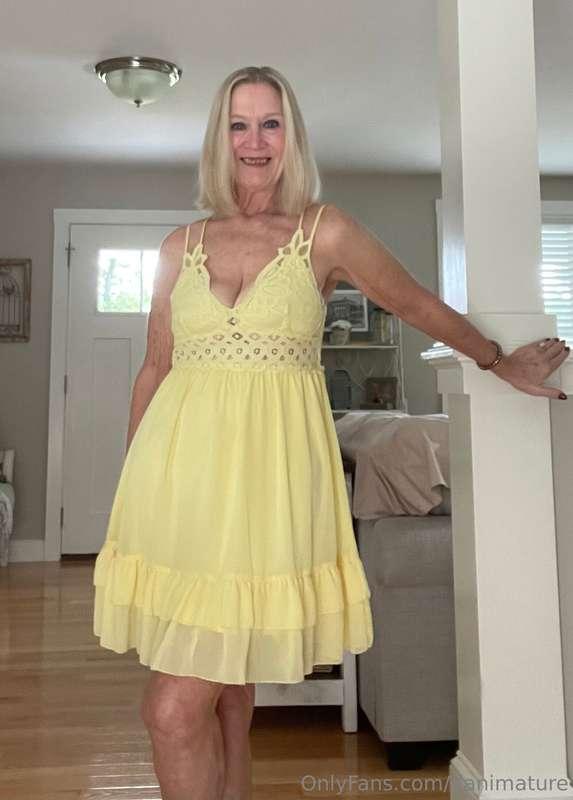 Do you like this yellow dress??