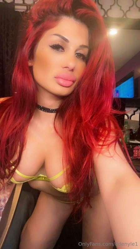 Chillin on a Sunday afternoon...wanna join me baby?😉