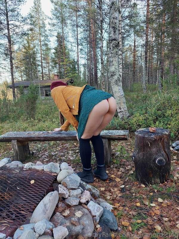Trying to clean the bench for my booty 🍂