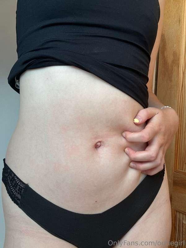 Grabbing my tummy ❤️