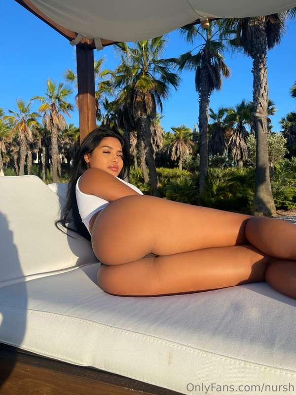 Can you rub some sun screen on my ass?👅
