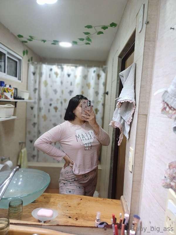 Do you like my pajamas? Swipe and see all the photos