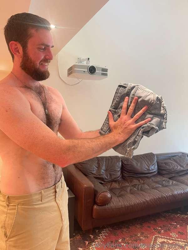 @girthmasterr 's hands on my shorts 😛