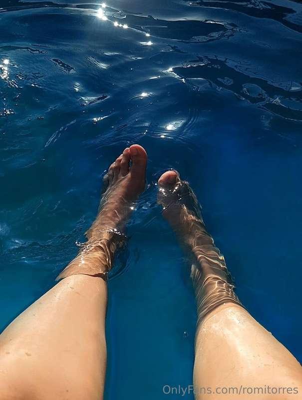 I like to feel my little fingers wet 🤤