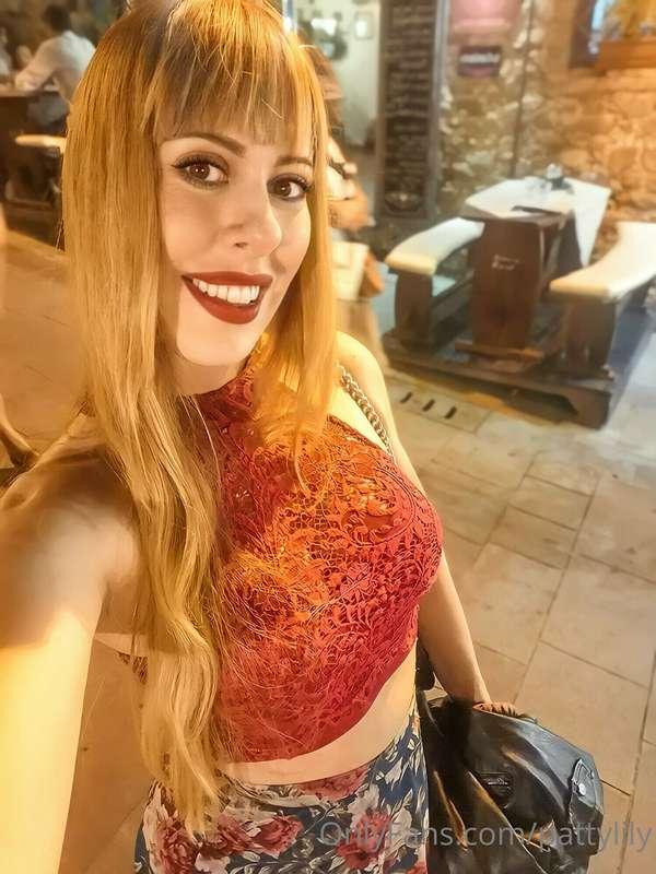 Night out after work 💃🏼
P. S. I was freezing 😂🥶 (I did it ju..