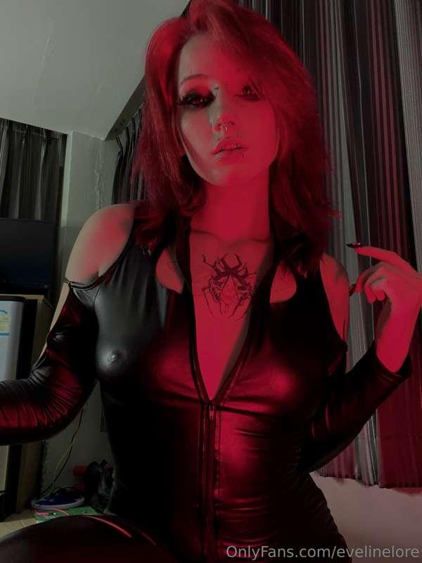 evelinelore image #1