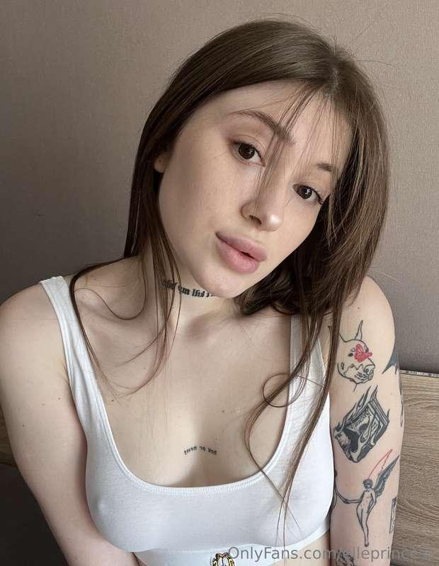 It's hard to imagine🤭 that a small and fragile girl like me ..