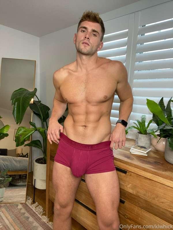 Tuesday: ❤️🥴 Friday: 💙🥳