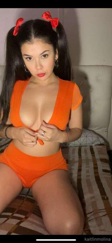 Do you like my outfit?🧡 Then help me take it off 😛