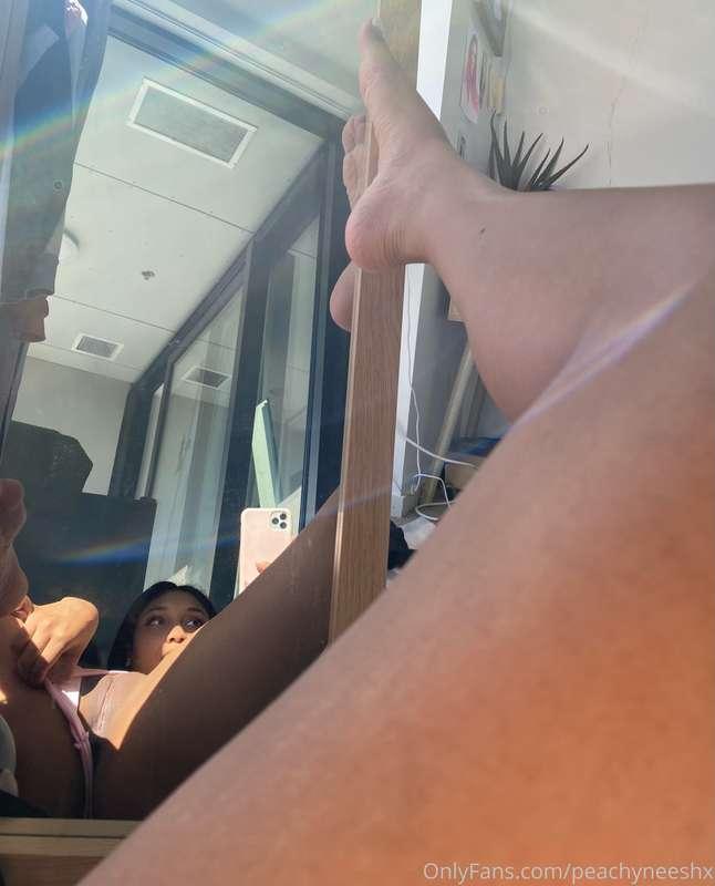 zoom in to see my pussy in the sun☀️💗