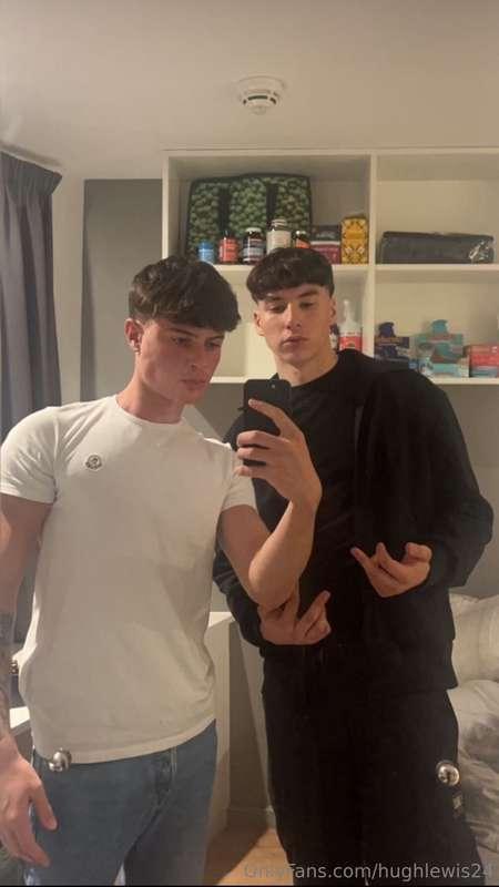 Me and @lucadavies2005 are together and making customs , get..