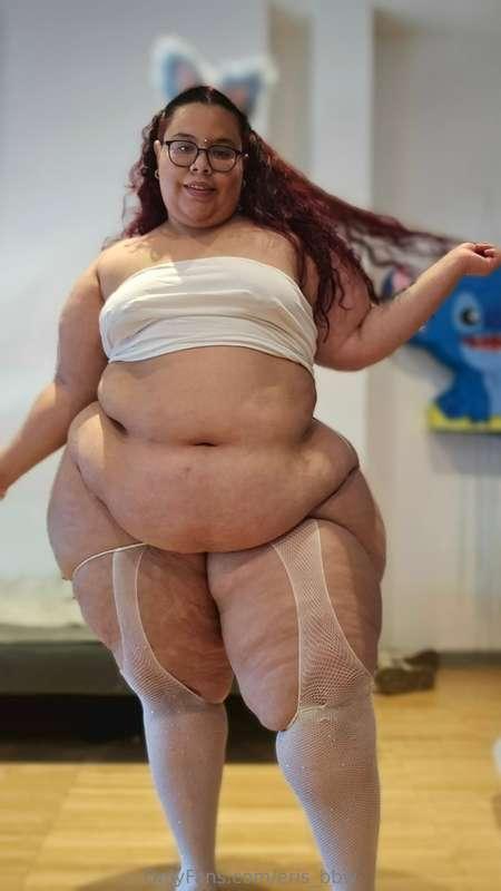 Look at my perfect curves, would you like me to be your girl..