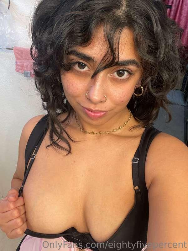 Did someone order some titties in a corset 🎀