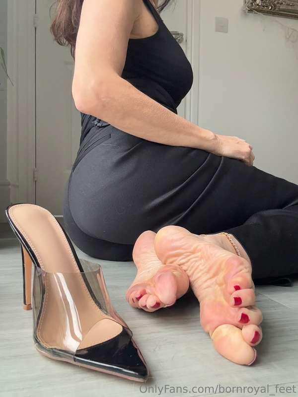 bornroyal_feet image #2