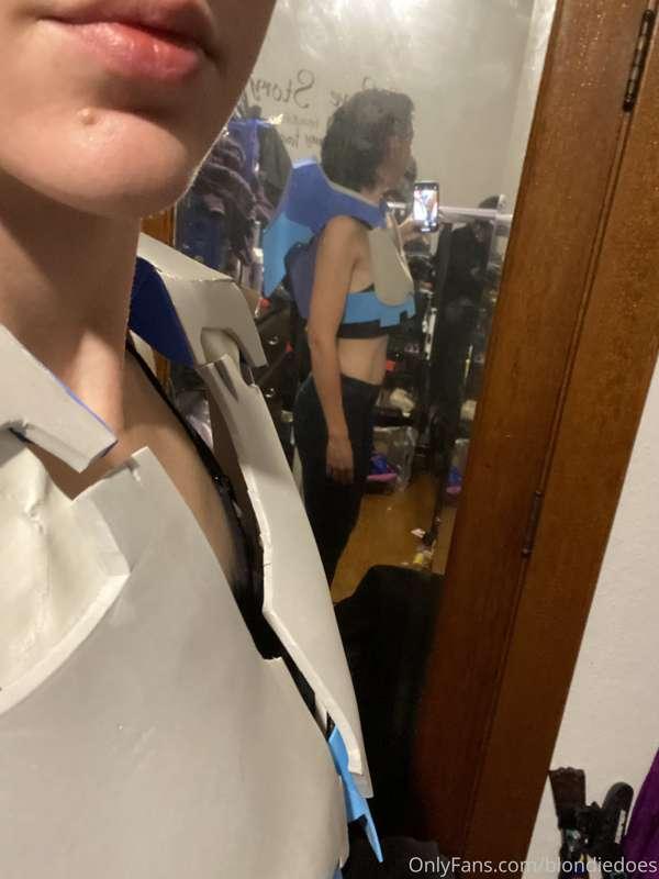Ignore the disaster that is my room. Moving and starting a n..