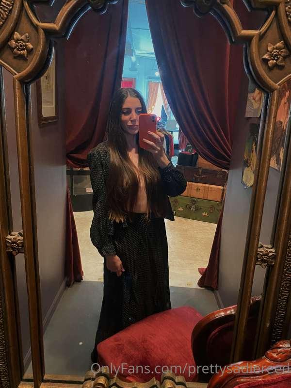 good morning from the shop
wearing (and not wearing) a 1900s..