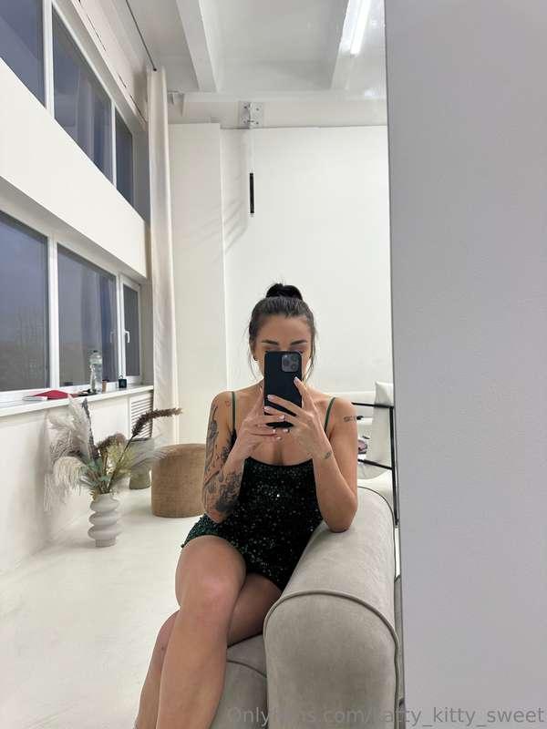 Face-less selfies are a type of photography where the focus ..