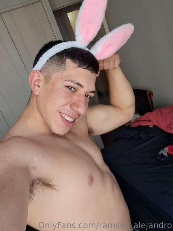 Conejitooooo deberian ver los videos con ese outfit 🥵, se su..