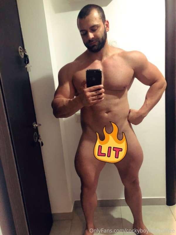💥My VIP page is damn hot 🔥

@cockyboyalex