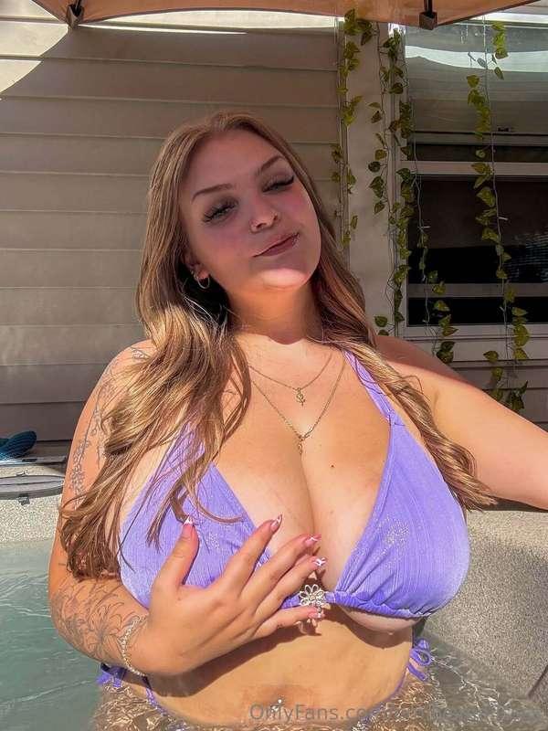 happy monday ya'll 👅