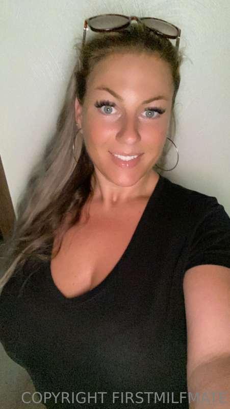 Life is short, and it is here to be lived.
xoxo🖤🖤