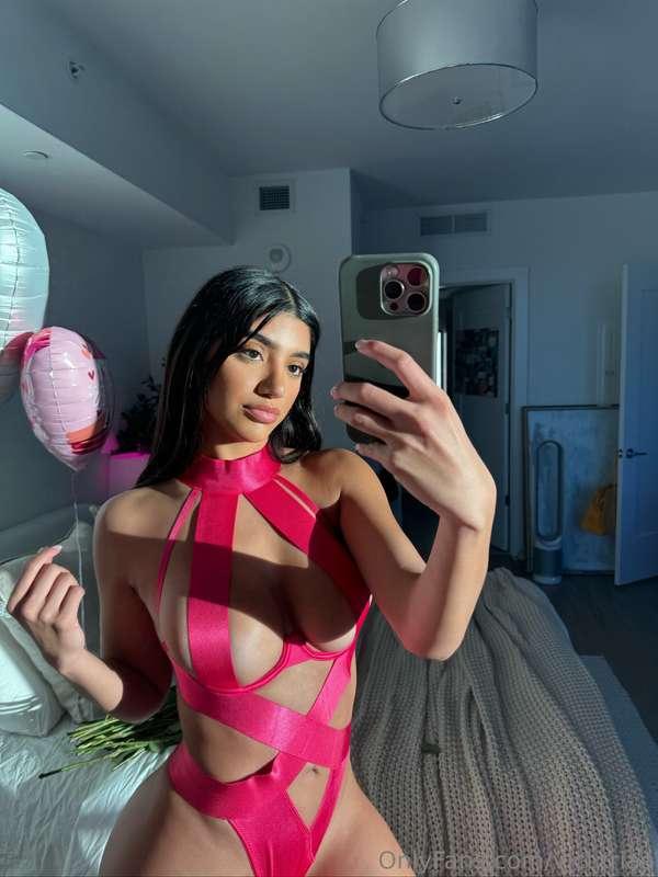 Happy Friday 😍 don't miss out on the new video I sent out!
