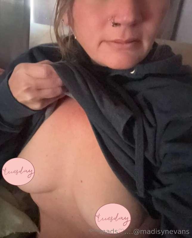 Happy titty Tuesday 💋Wanna see these boobies uncensored plus..