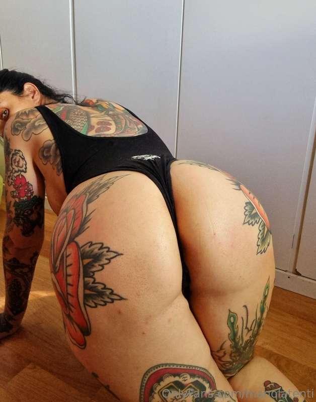 Siete troppo scarichi💦 cosa ci fai con questo pandoro??? Dim..