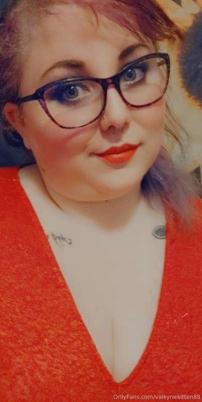 New shirt is super cute! Who wants to take it off me?