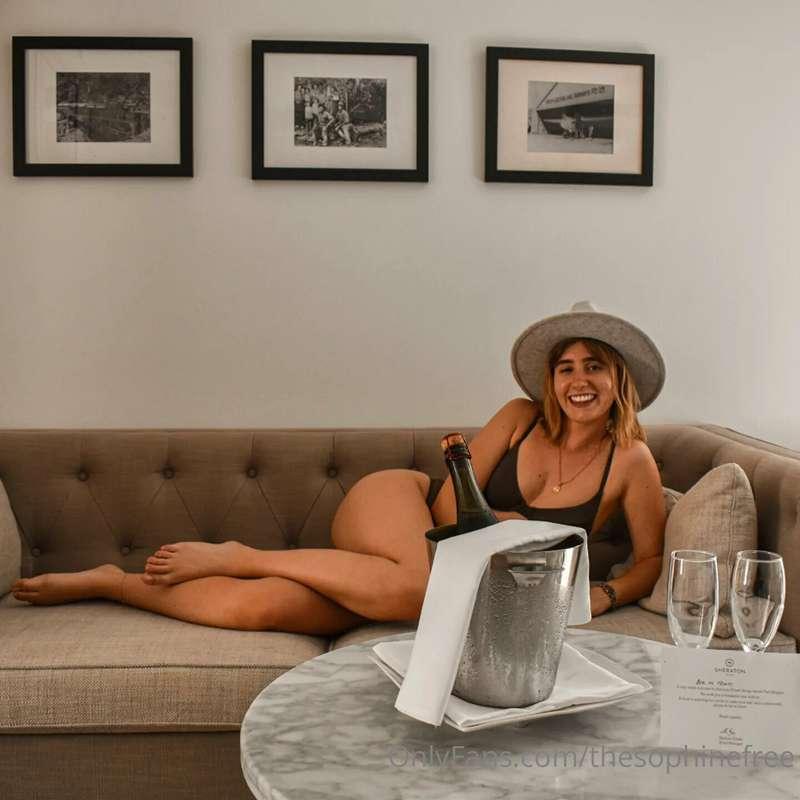 A couple of glasses of bubbles and I can bounce all night bb..