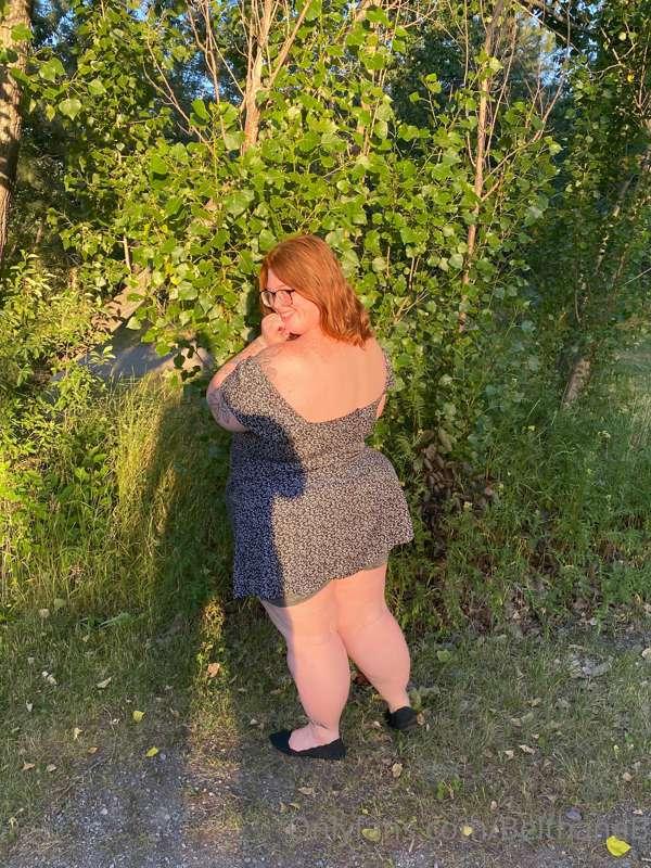 I’m the cutest thing that’s ever graced a sun dress 👗 I 💜 pi..