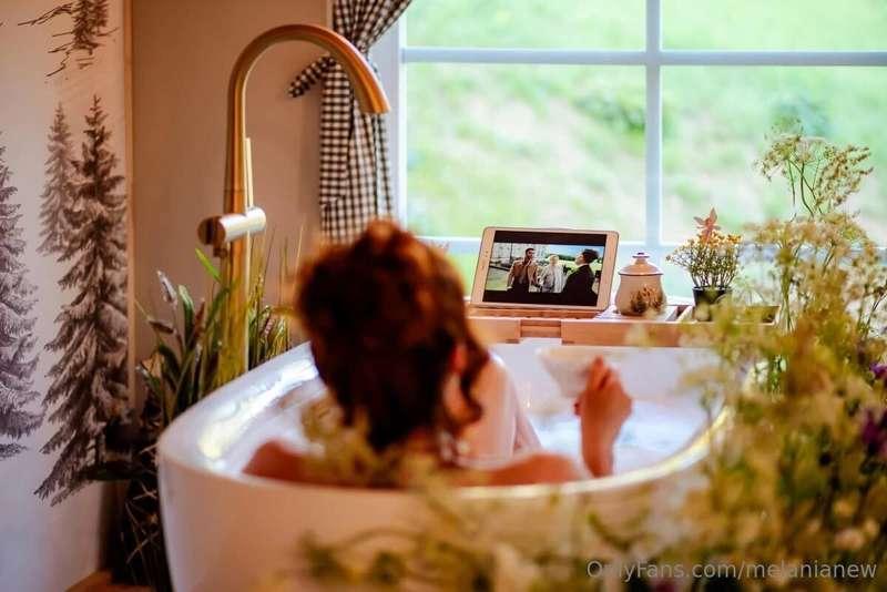 🛁✨ Tra le bollicine e il profumo dei fiori, mi godo un momen..