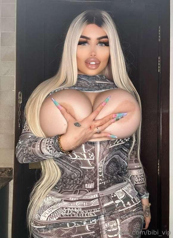 I can't keep my hands to myself 😈 I'm sure you can't too 🙈