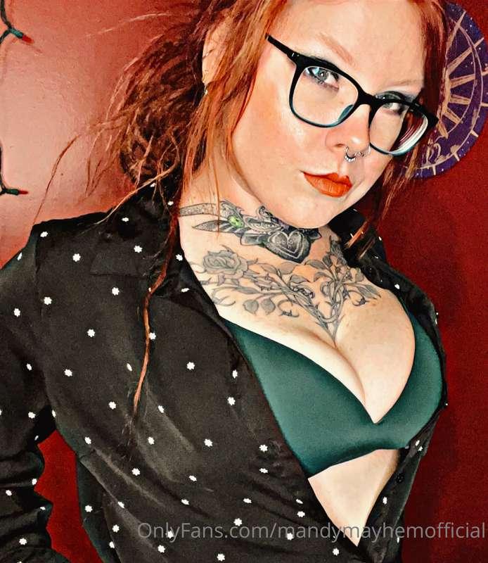 I bet you’d want this lipstick all over your cock. 🥵