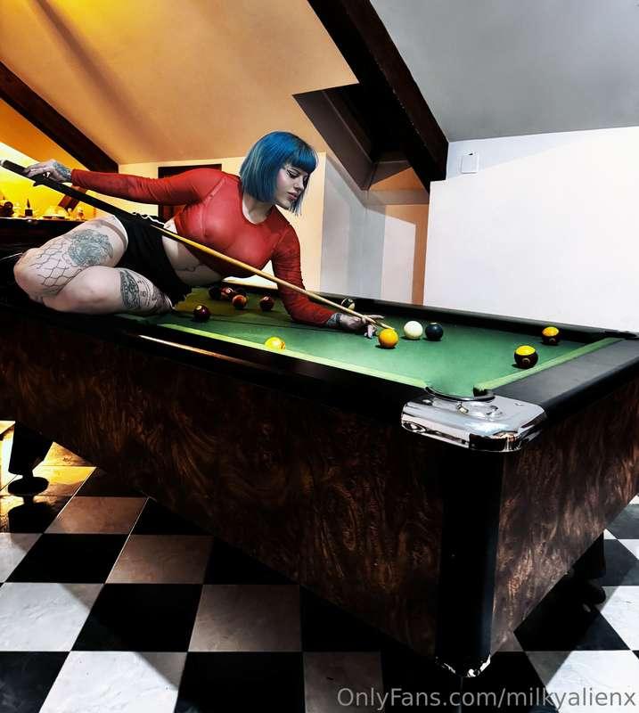 🇬🇧 Getting my cue ready for a game of sultry angles and prov..