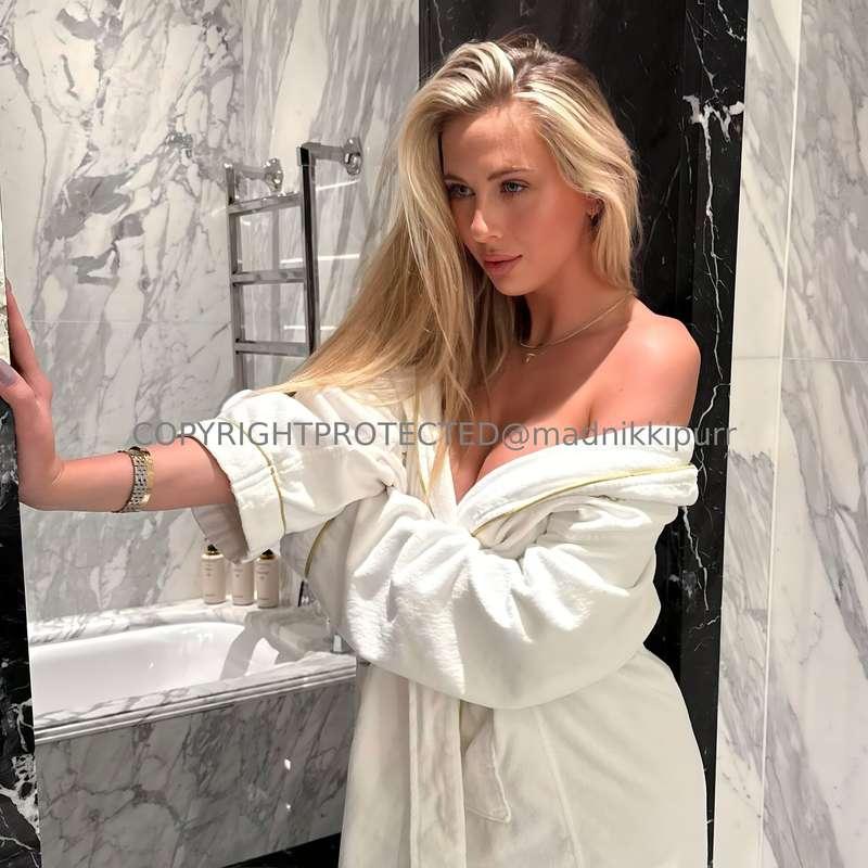 I’m so soft and warm just for you, wanna touch? 🥰