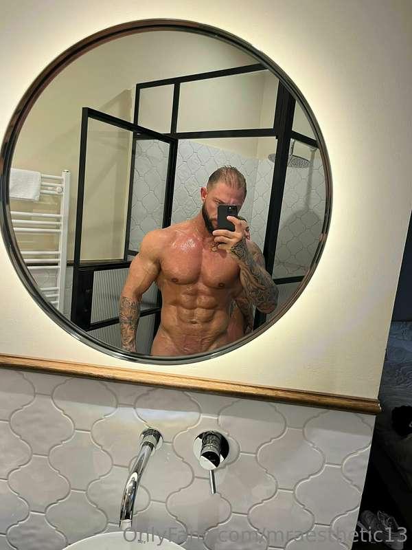 Who wants to see more? DM me right now, I'm online 🔥