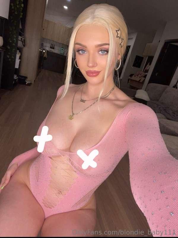 Feeling pink 🫶🏻 Check DMs for the uncensored version 🙈🎀