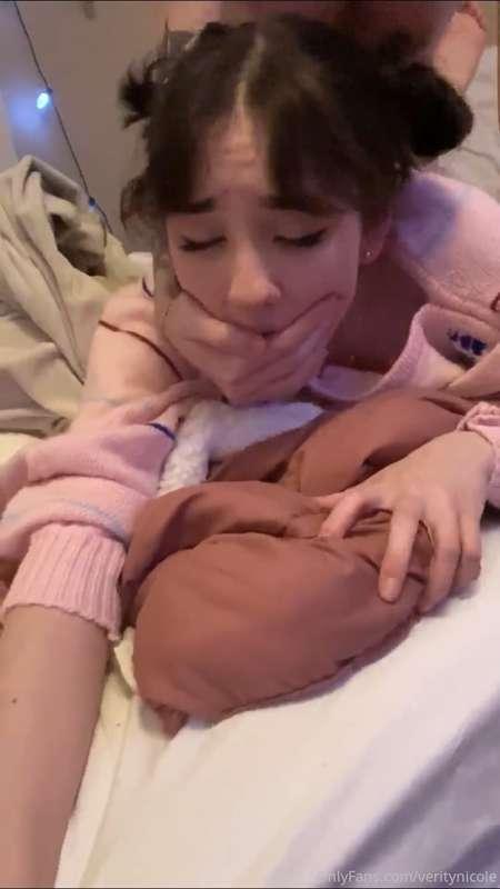 dm me to buy this vid of me getting f*cked😳🤭 $10

@frogdogto..