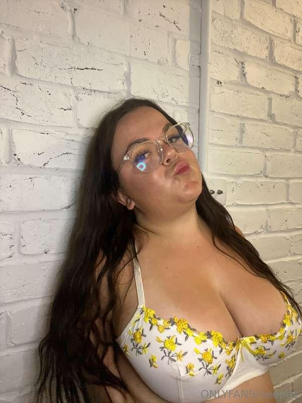 Glasses or no babe? 😘