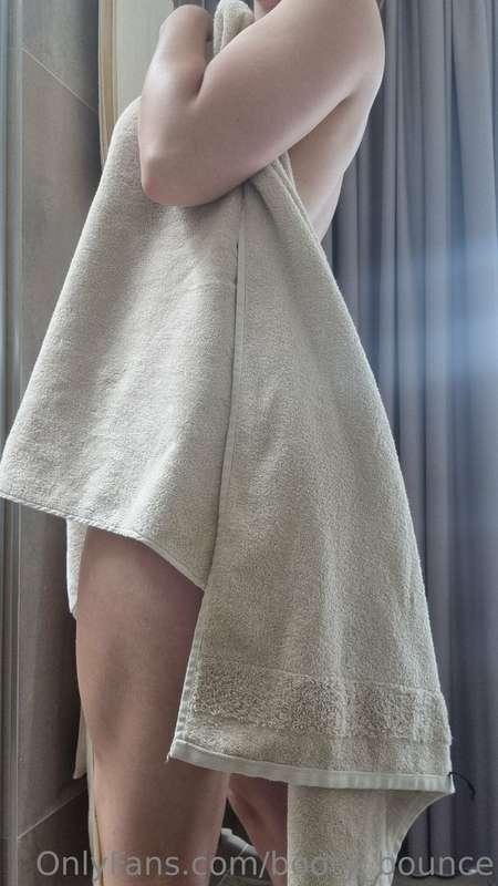 Check your dm to see the towl fall😉 Or react with a 💦 to get..