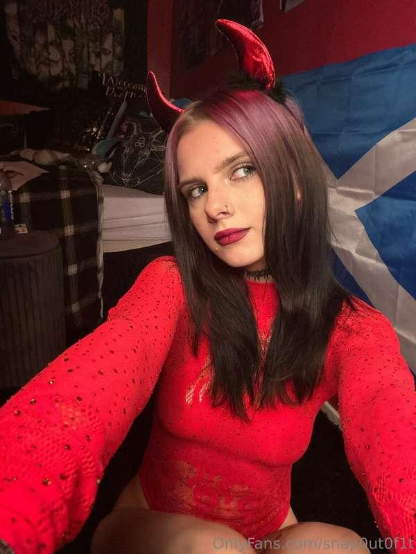 snap0ut0f1t image #0