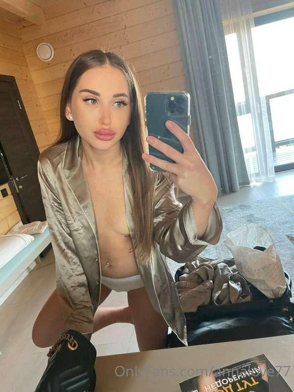 ⏩🌺💙🍑I am at hotel and i still hope somebody will seduce me !..