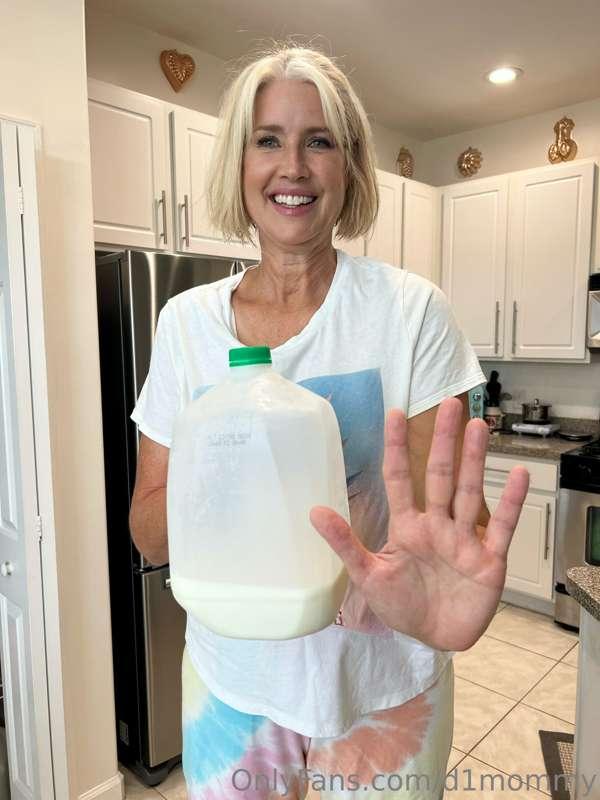 BIG mamas hand compared to a gallon of milk ❤️❤️